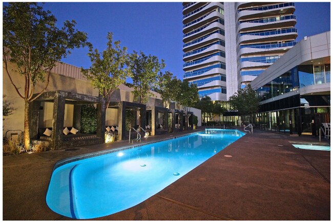 Building Photo - 4471 Dean Martin Dr