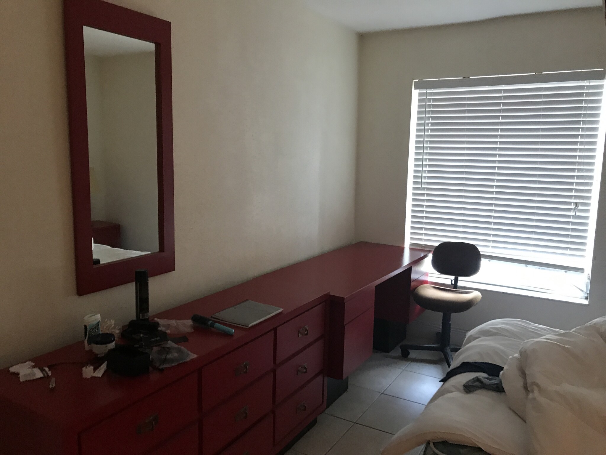 master room w/queen set - 480 NW 20th St