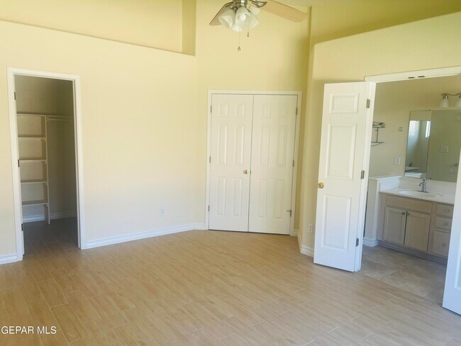 Building Photo - 7065 Tierra Roja St