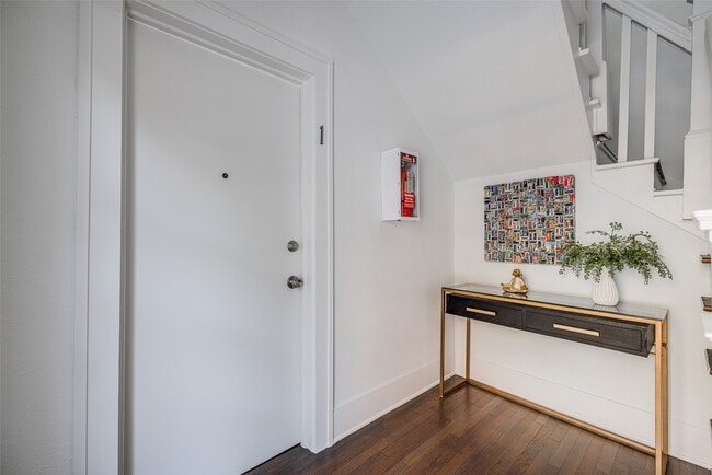 Building Photo - 605 Bomar St