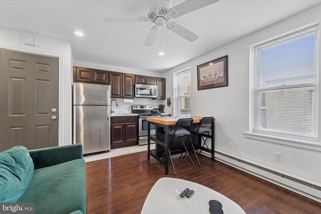 Building Photo - 1331 S Woodstock St