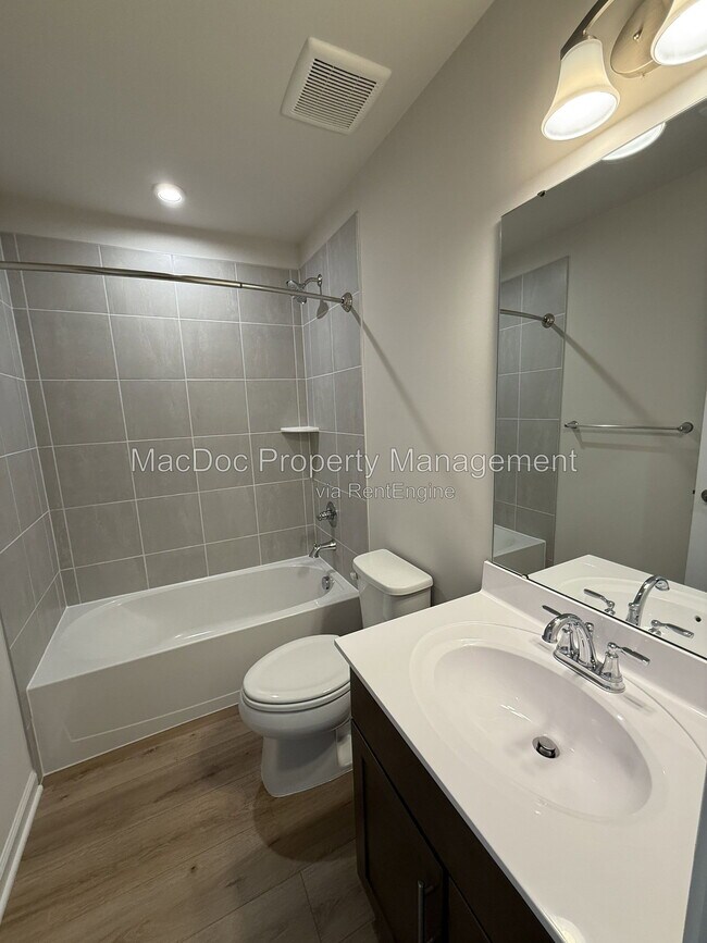 Building Photo - 1100 Rampart Dr