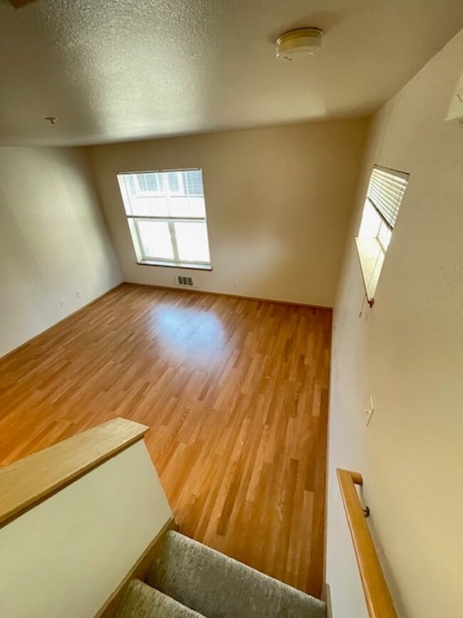 Building Photo - Charming and Spacious 3-Bedroom Townhome w...