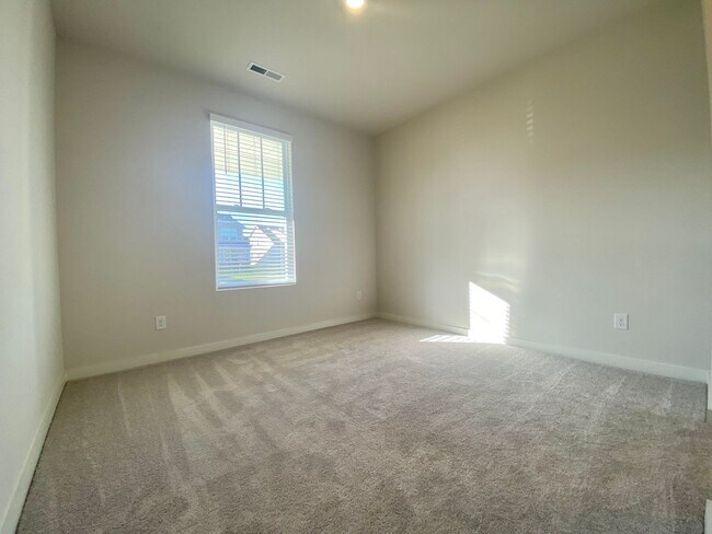 Building Photo - “Modern comfort meets Murfreesboro charm —...