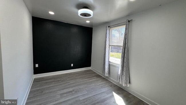 Building Photo - 7631 Beach Dr