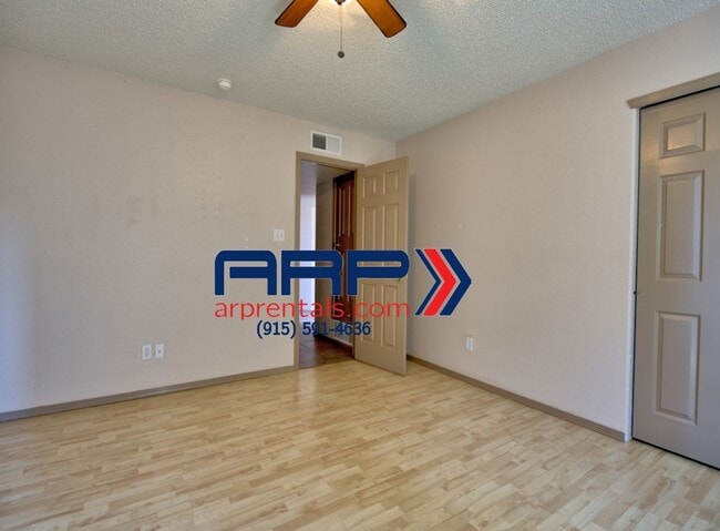 Building Photo - SPACIOUS AND ELEGANT EASTSIDE HOME