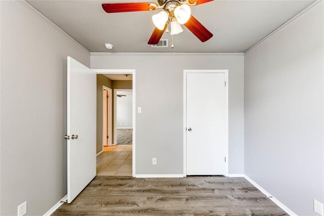 Building Photo - 816 Russet Valley Dr