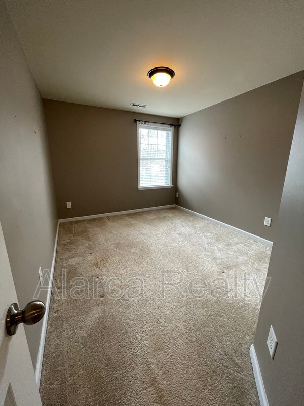 Building Photo - 2300 Blueberry St