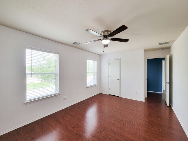 Building Photo - 2131 Cold River Dr