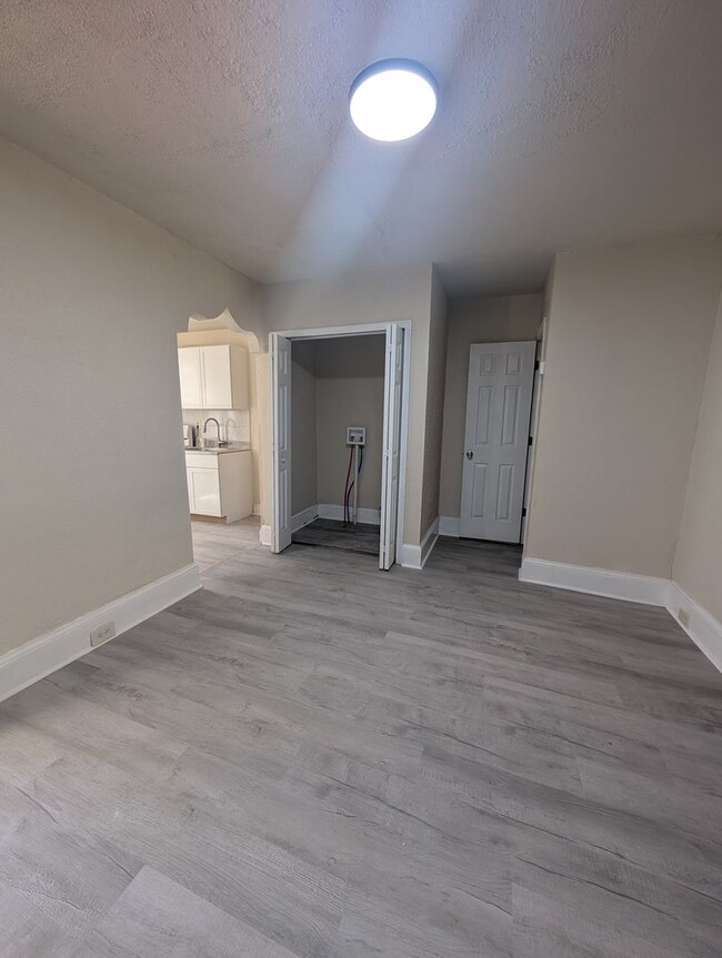Building Photo - Beautiful Newly Remodeled 3 bedroom Coming...