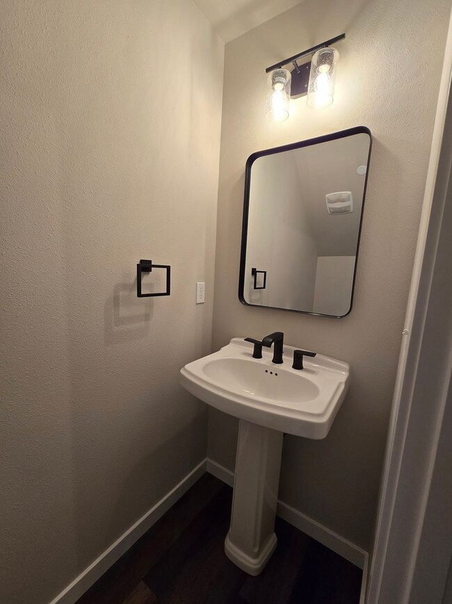 Building Photo - 1820 chipman St SE