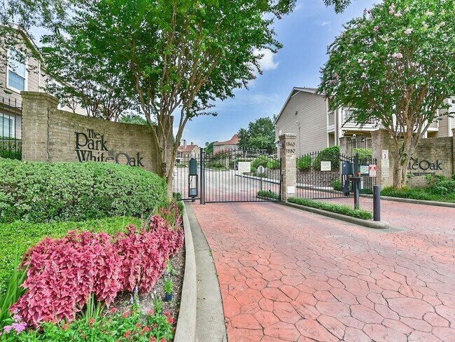 Building Photo - 1860 White Oak Dr