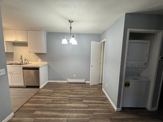 Building Photo - Clean & Comfortable 2 Bed / 2 Bath Condo – Central Reno – $1,450/mo
