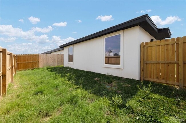 Building Photo - 21 Selena St