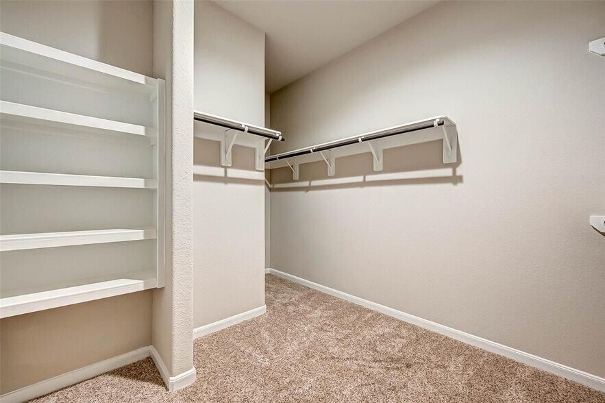 Building Photo - 8527 Golden Field Dr