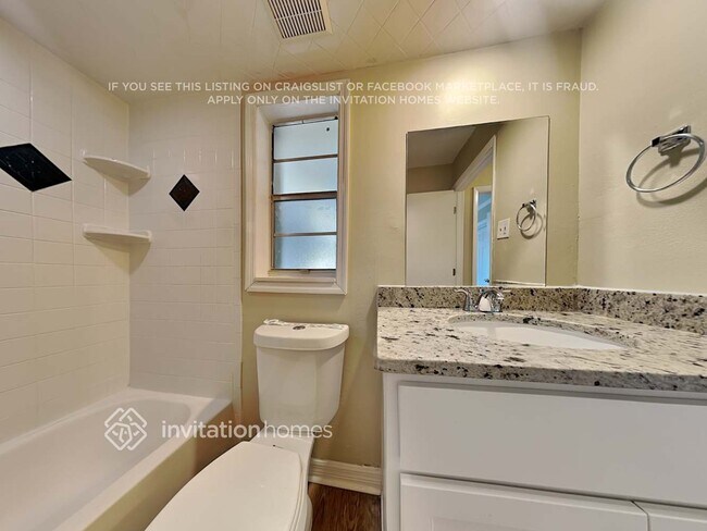 Building Photo - 1411 Prince Philip Dr