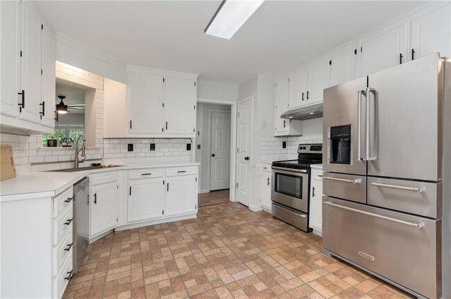 Building Photo - 2055 Amberly Glen Way