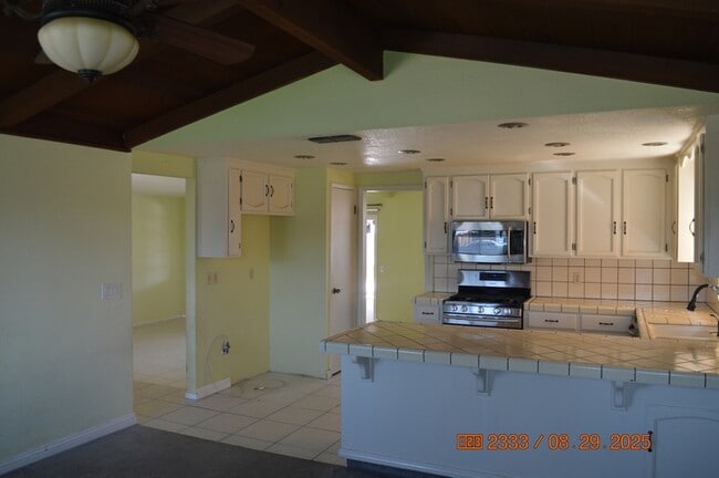 Building Photo - 1125 W Tuolumne Rd