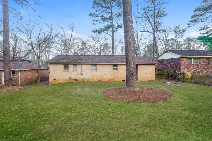 Building Photo - 813 Seton Rd