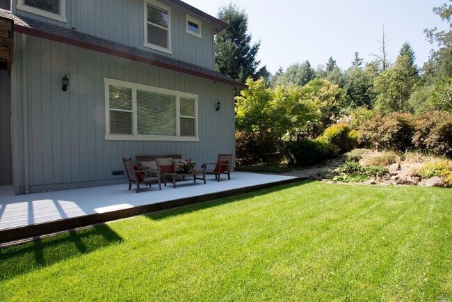 Building Photo - Beautifully Updated 5 Bedroom, 4 Bath Home...