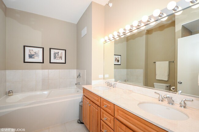 Building Photo - 1200 W Monroe St