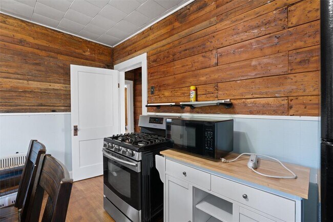 Building Photo - 408 S Gabriel St