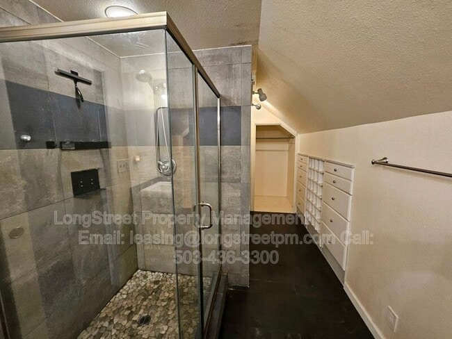 Building Photo - 2205 N Willamette Blvd
