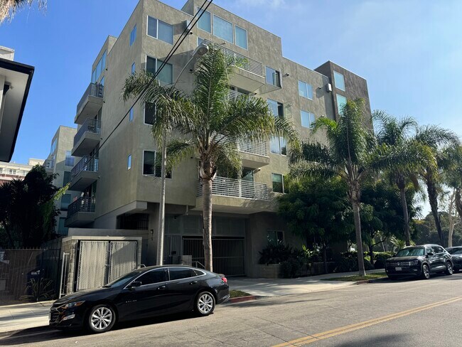 Building Photo - 3100 6th Ave