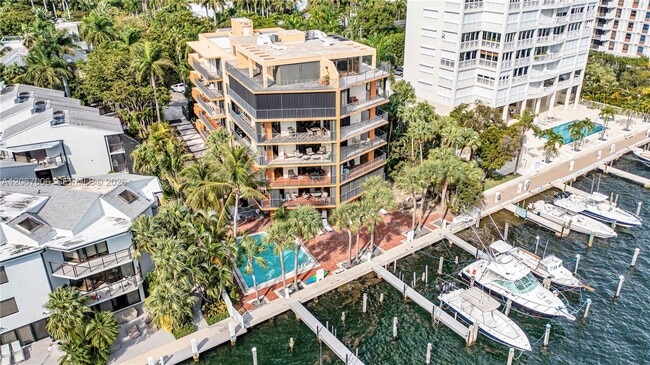Building Photo - 1700 S Bayshore Ln