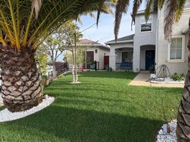 Building Photo - 752 Vinca Ct