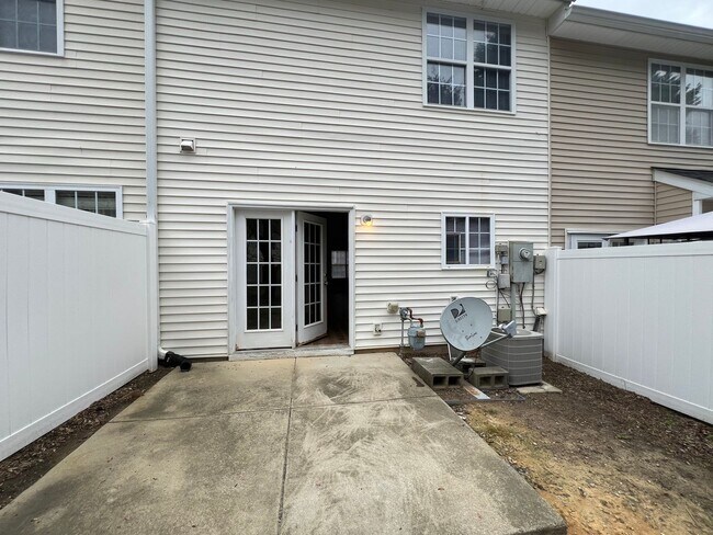 Building Photo - 116 Baberton Dr