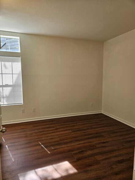 2nd Bedroom - 11829 Gateway Blvd
