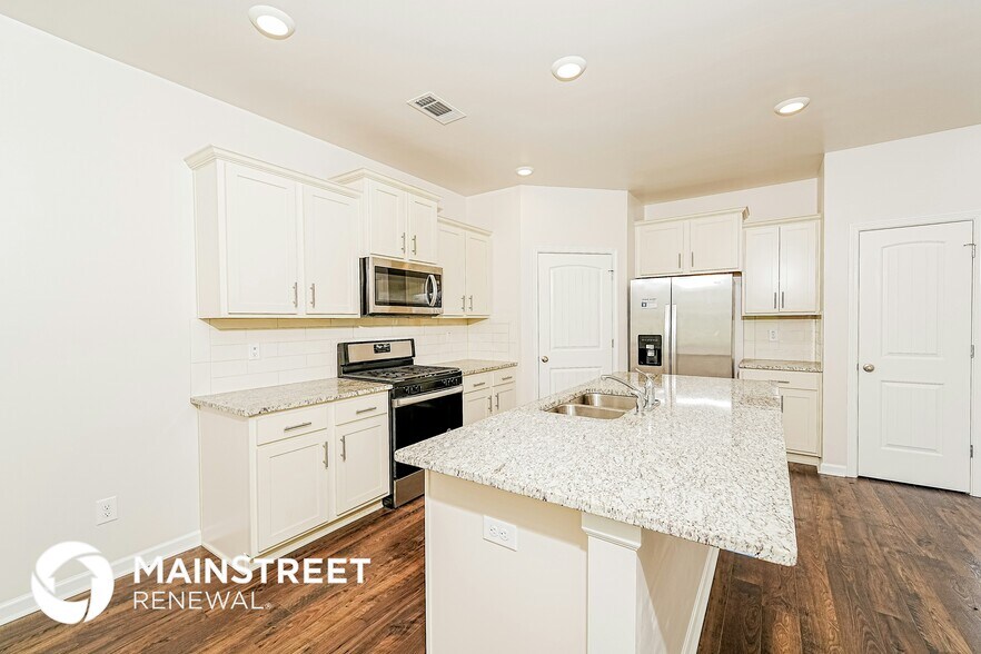 Building Photo - 282 Chelsea Park Rd