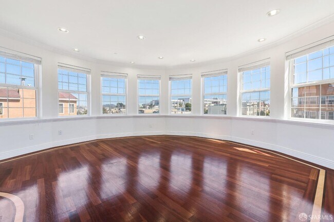 Primary Photo - 499 33rd Ave