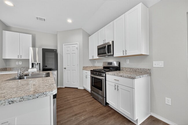 Building Photo - 15171 Willow Tree Ln