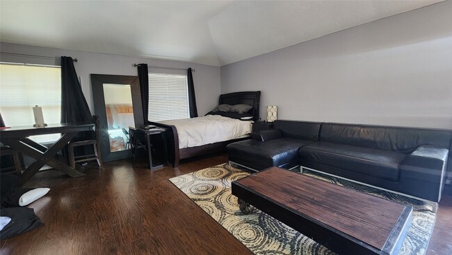 Building Photo - 5015 Orange Tree Dr