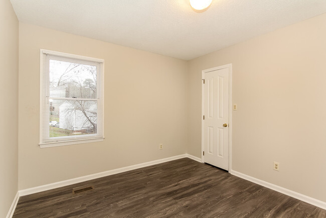 Building Photo - 4 Bedroom Charlotte Home