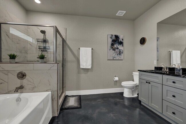 Building Photo - 108 S Thomas Cv