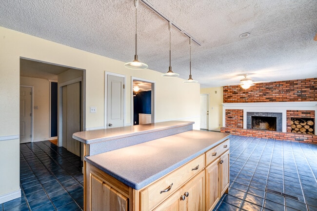 Building Photo - 7137 Milner Dr