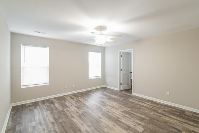 Building Photo - Beautiful Spacious & Ready to Call Home