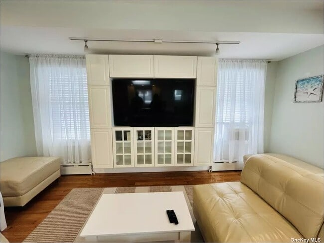 Building Photo - 3-28 B 147 St