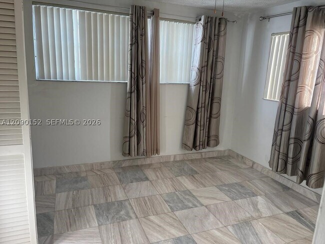 Building Photo - 1333 E Hallandale Beach Blvd