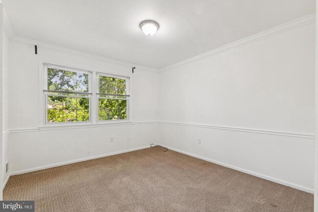 Building Photo - 10271 Braddock Rd