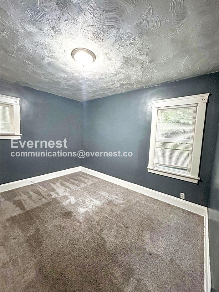 Building Photo - 12701 Benham Ave