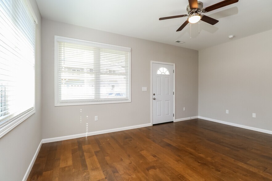 Building Photo - 216 Sycamore Cv Rd