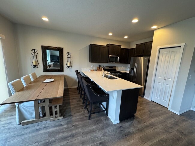 Building Photo - Beautiful 4 Bedroom Home in SE Bend!