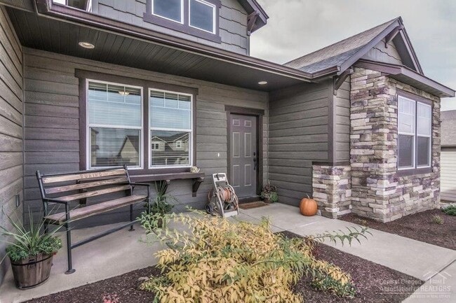 Building Photo - 4368 SW Umatilla Ave