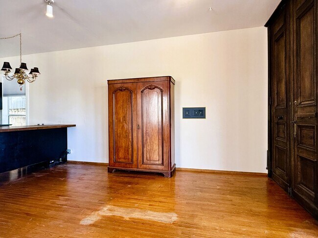 Building Photo - Gorgeous studio for rent in Sausalito!