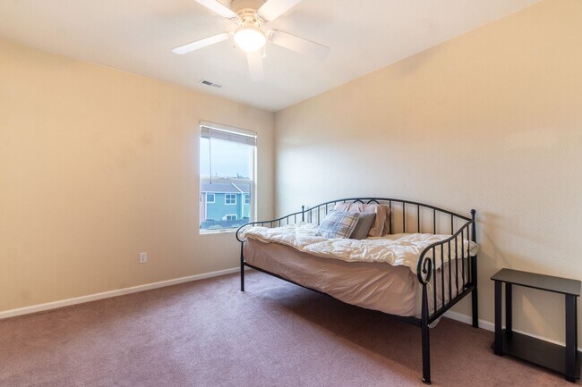 Building Photo - Obsidian View townhome for rent!