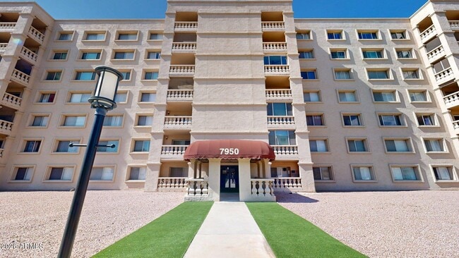 Building Photo - 7950 E Camelback Rd